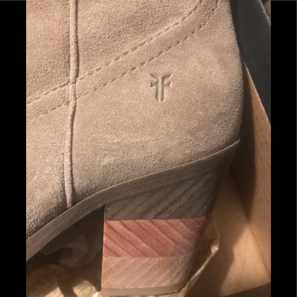 FRYE “FAYE“ TAUPE LIGHT BEIGE SUEDE ANKLE BOOTIES | SZ 7M | NEW (BOX OPTIONAL) - Picture 4 of 8